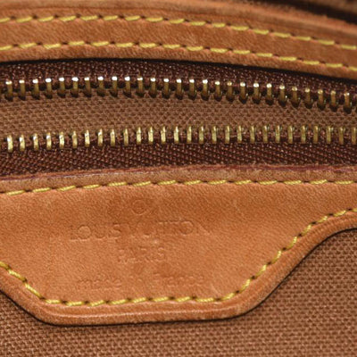 LOUIS VUITTON Trotteur Monogram Shoulder Bag  AR0047