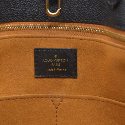 $3550 Louis Vuitton  Empreinte Monogram Giant Onthego MM Black RFID