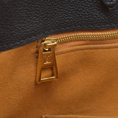 $3550 Louis Vuitton  Empreinte Monogram Giant Onthego MM Black RFID