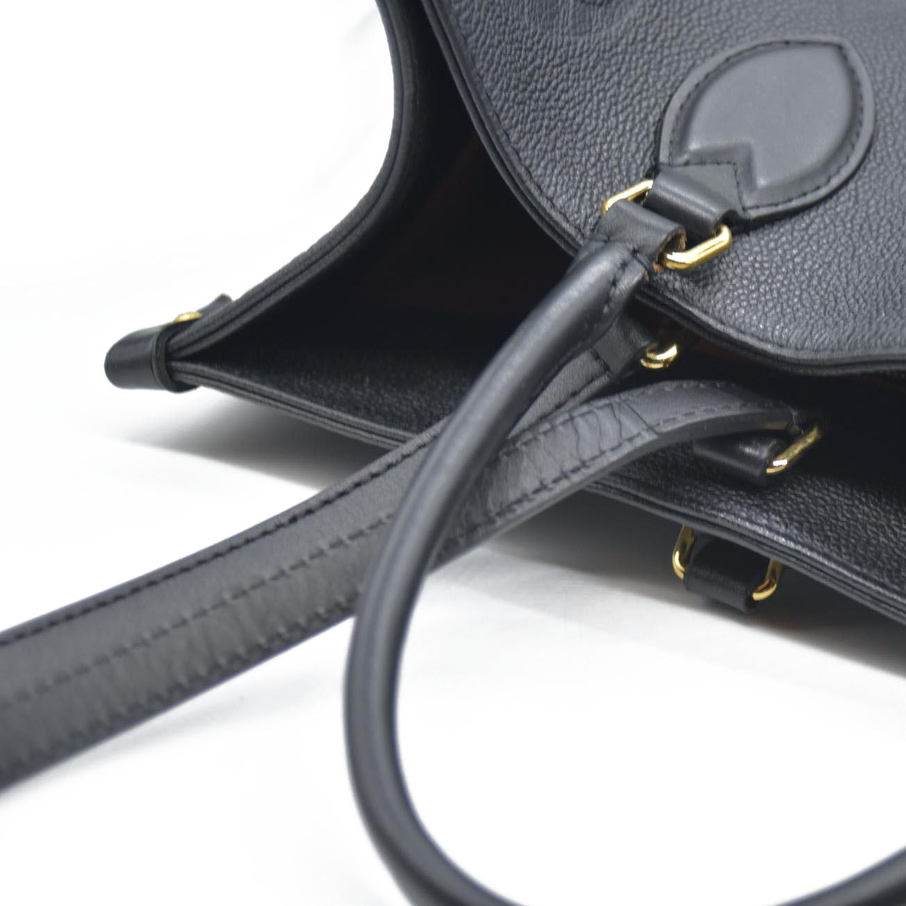 Louis Vuitton Monogram Giant OnTheGo MM