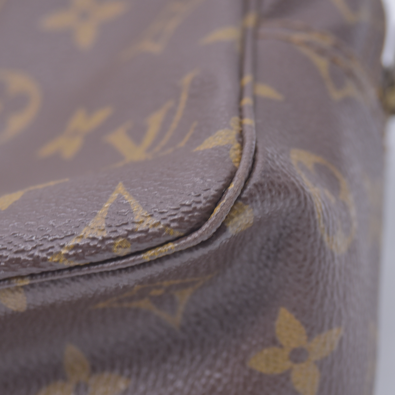 $600 1982 LOUIS VUITTON Trousse Toilette 28 Monogram Pouch M47522 821