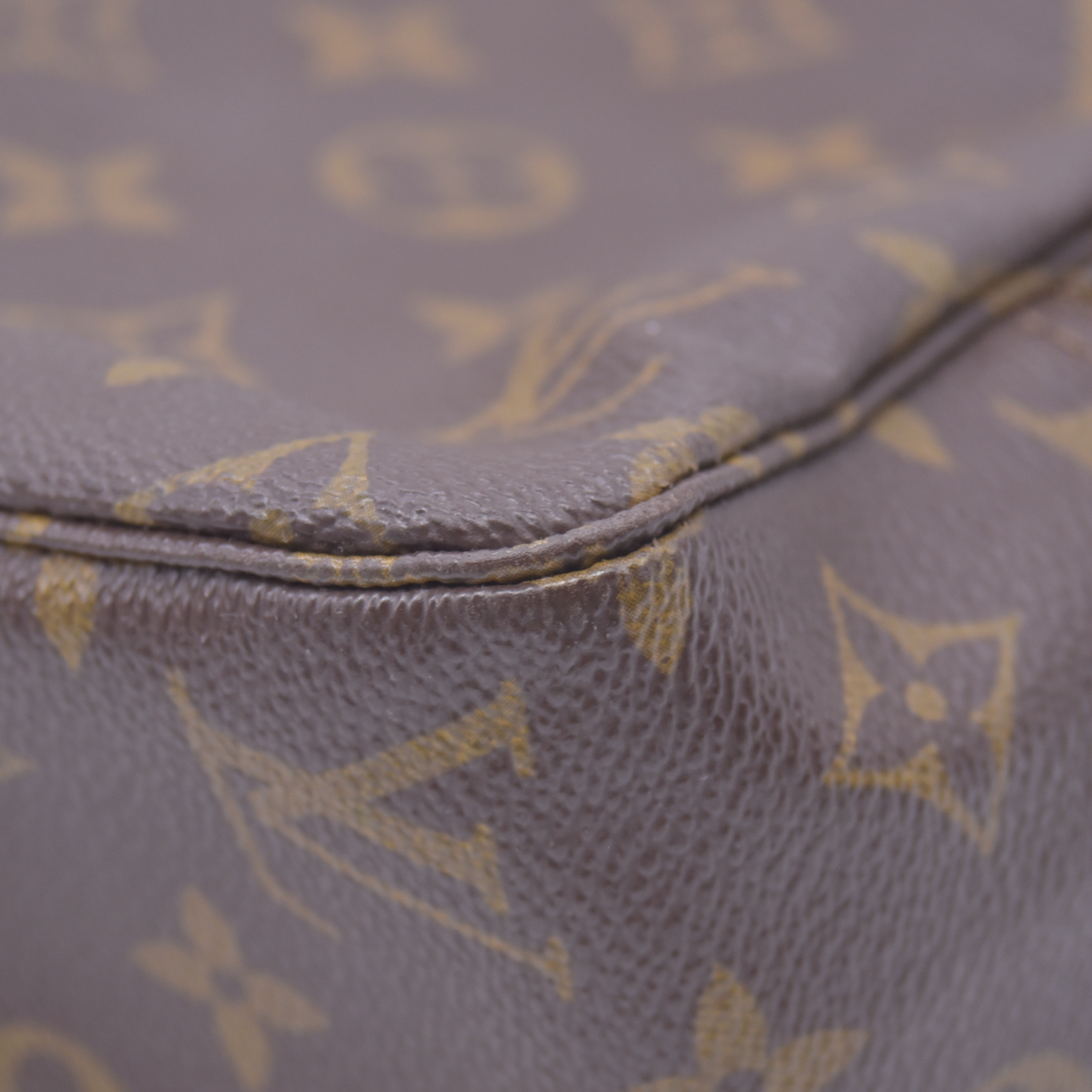 $600 1982 LOUIS VUITTON Trousse Toilette 28 Monogram Pouch M47522 821