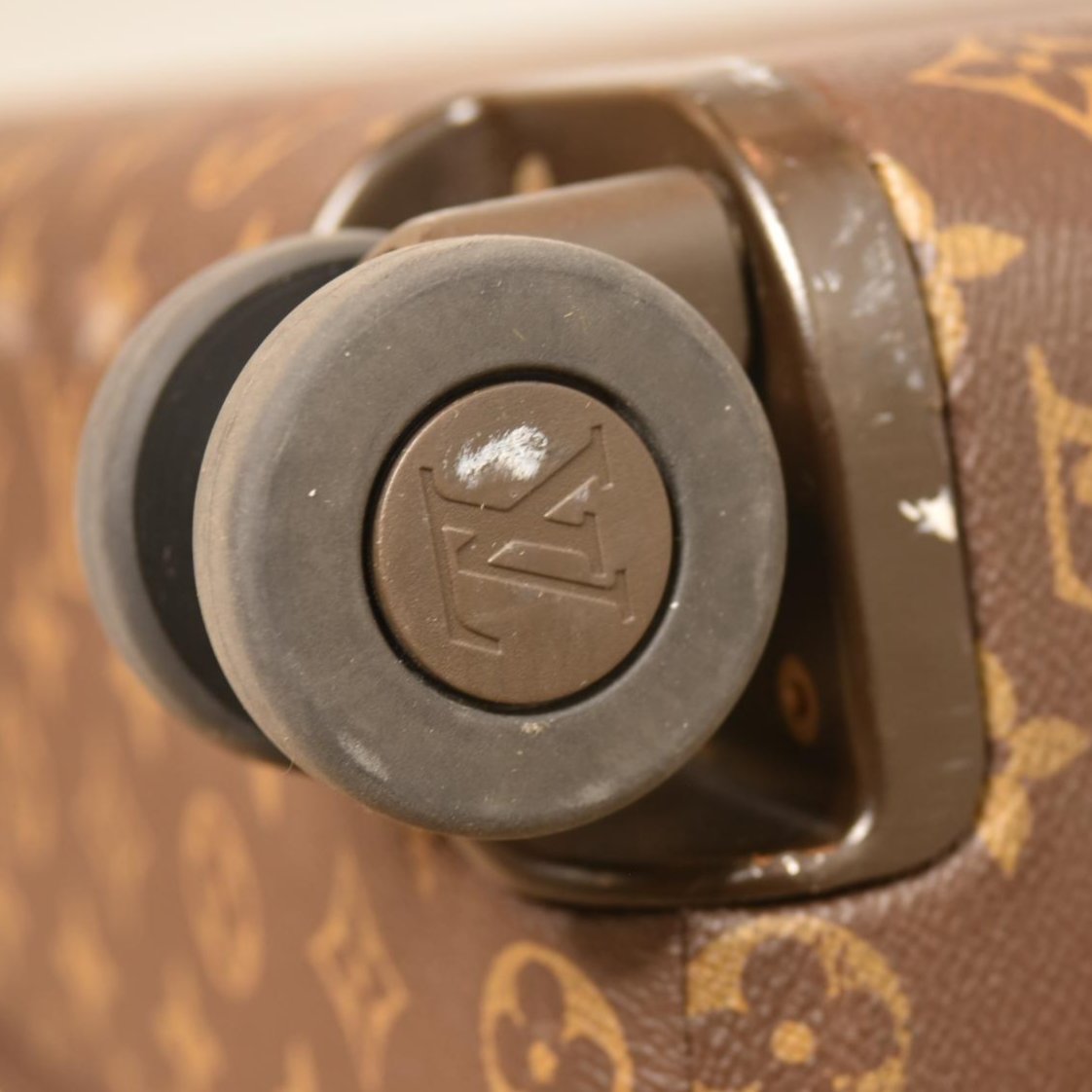 Louis Vuitton Monogram Horizon 70 Suitcase