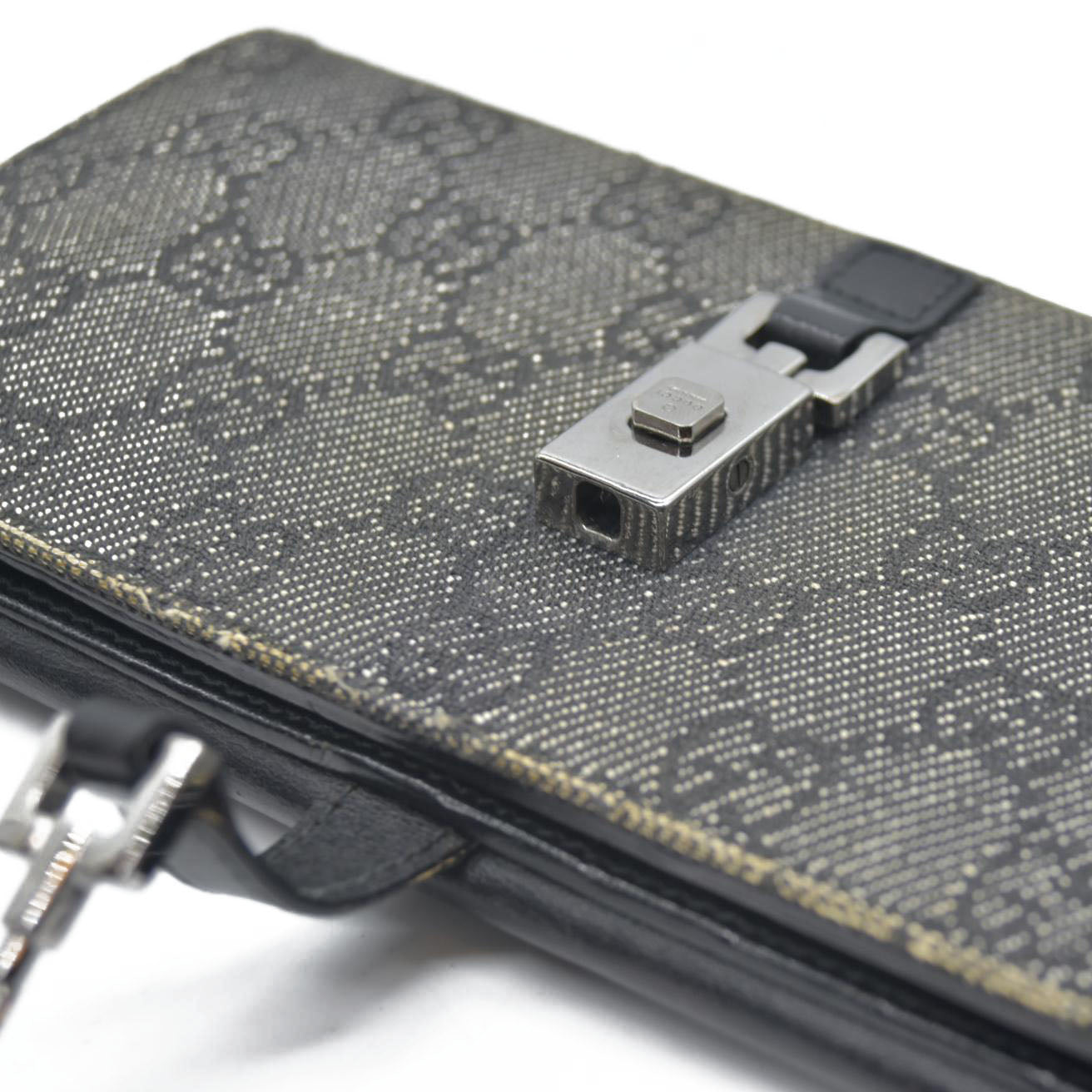 $770 Gucci GG Nylon Nylon French Purse CONSIGNMENT