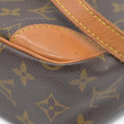 $1880 CONSIGNMENT Louis Vuitton  Monogram Trocadero 27 CONSIGNMENT