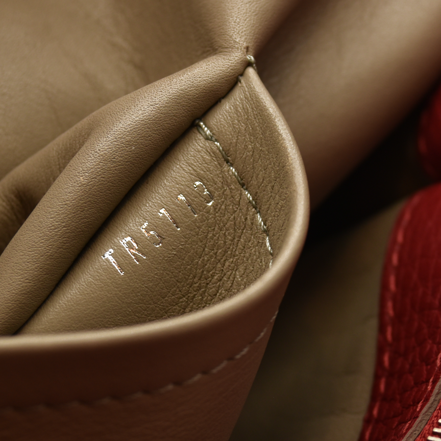 Louis Vuitton  Taurillon Capucines MM Rubis TR5113