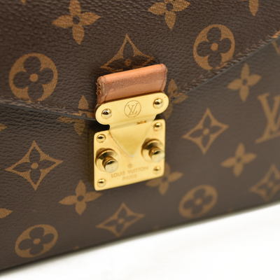 Louis Vuitton  Monogram Pochette Metis FO2179