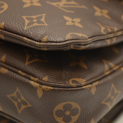 Louis Vuitton  Monogram Pochette Metis FO2179