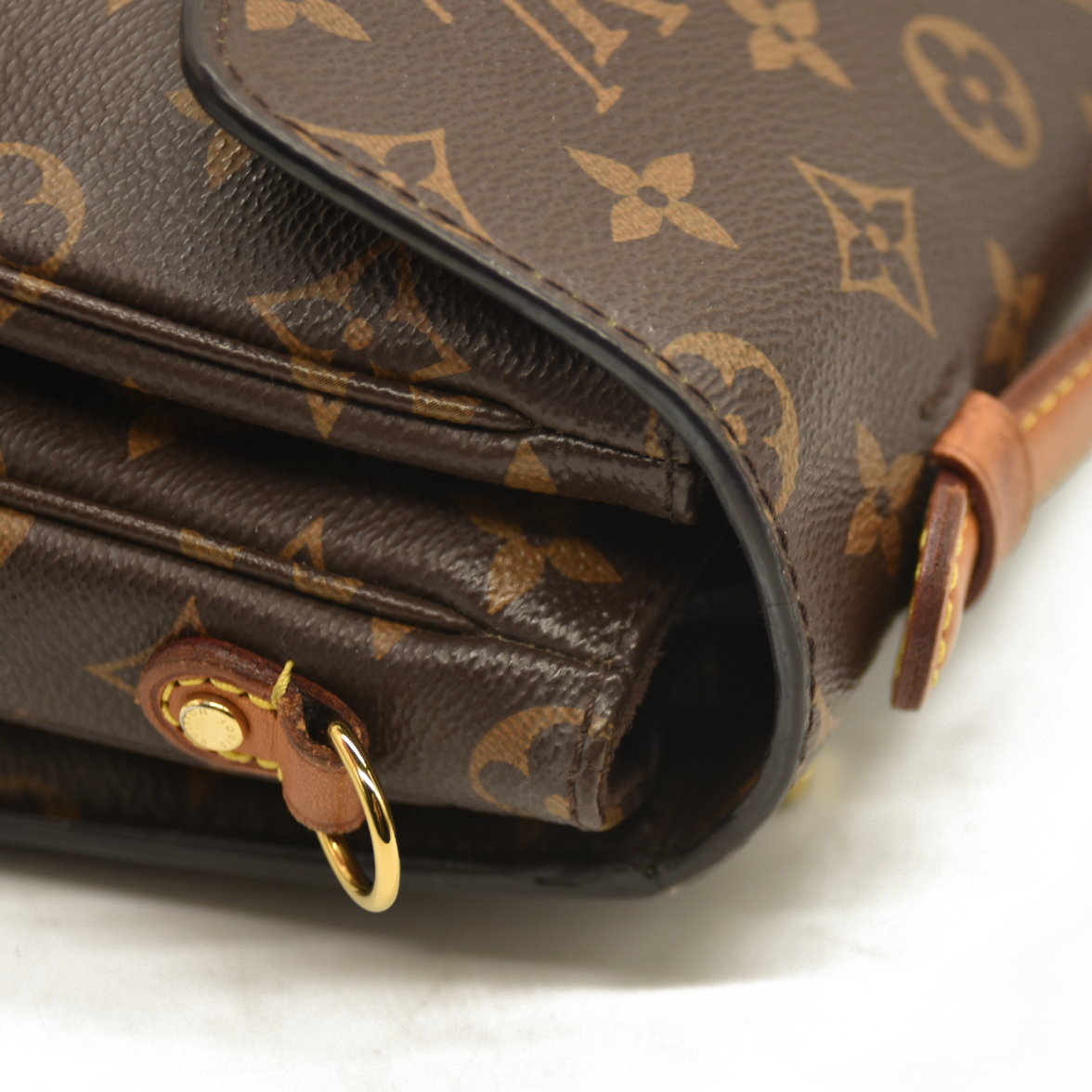 Louis Vuitton  Monogram Pochette Metis FO2179