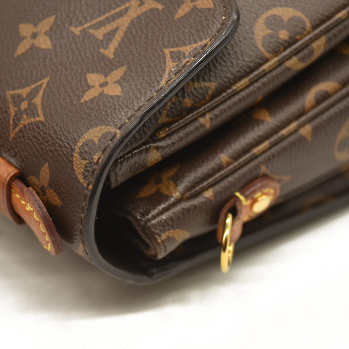Louis Vuitton  Monogram Pochette Metis FO2179