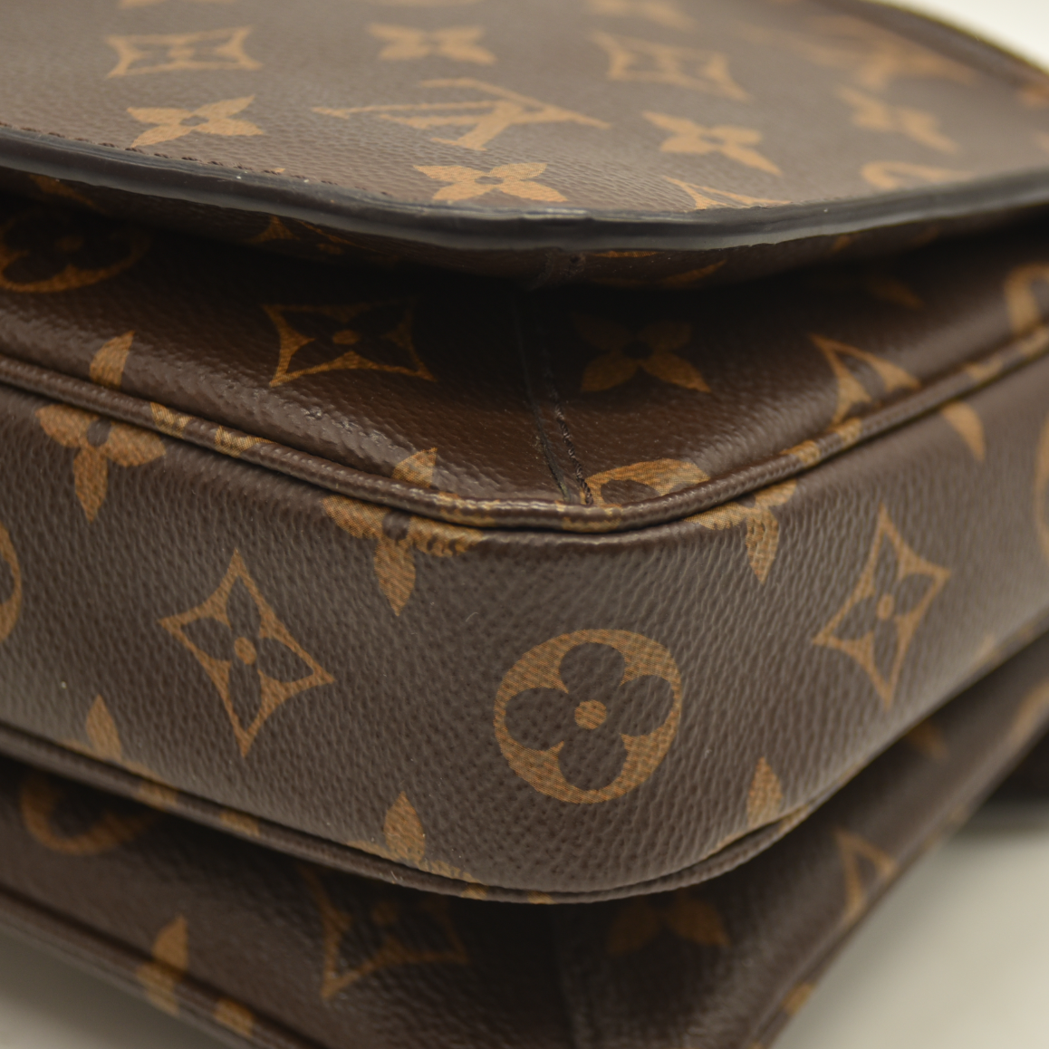 Louis Vuitton  Monogram Pochette Metis FO2179