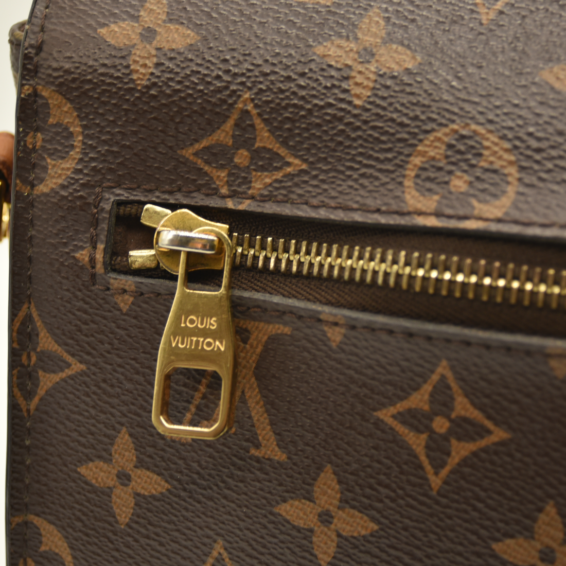 Louis Vuitton  Monogram Pochette Metis FO2179