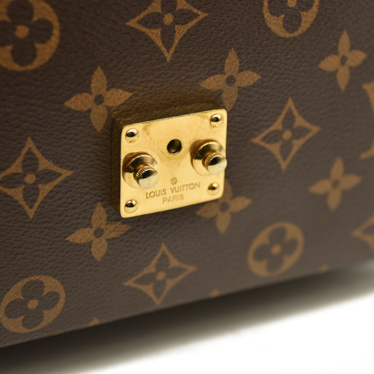 Louis Vuitton  Monogram Pochette Metis FO2179