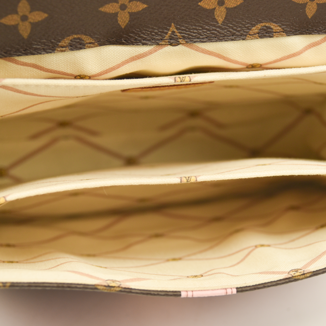 Louis Vuitton  Monogram Summer Trunks Pochette Metis DR1118