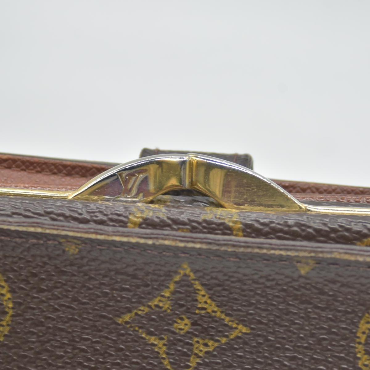 $750 Louis Vuitton Kisslock French Wallet MI0012