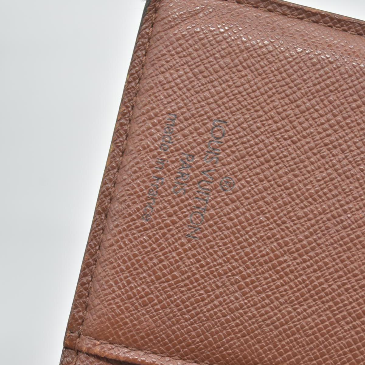 $750 Louis Vuitton Kisslock French Wallet MI0012