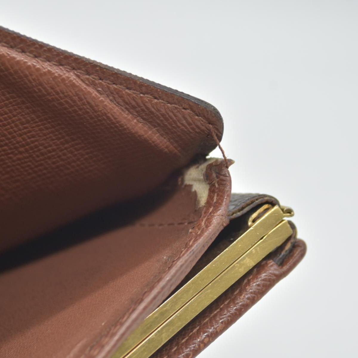 $750 Louis Vuitton Kisslock French Wallet MI0012