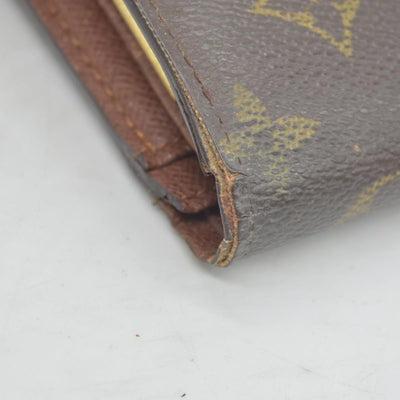 $750 Louis Vuitton Kisslock French Wallet CA0015