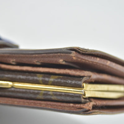 $750 Louis Vuitton Kisslock French Wallet MI0013
