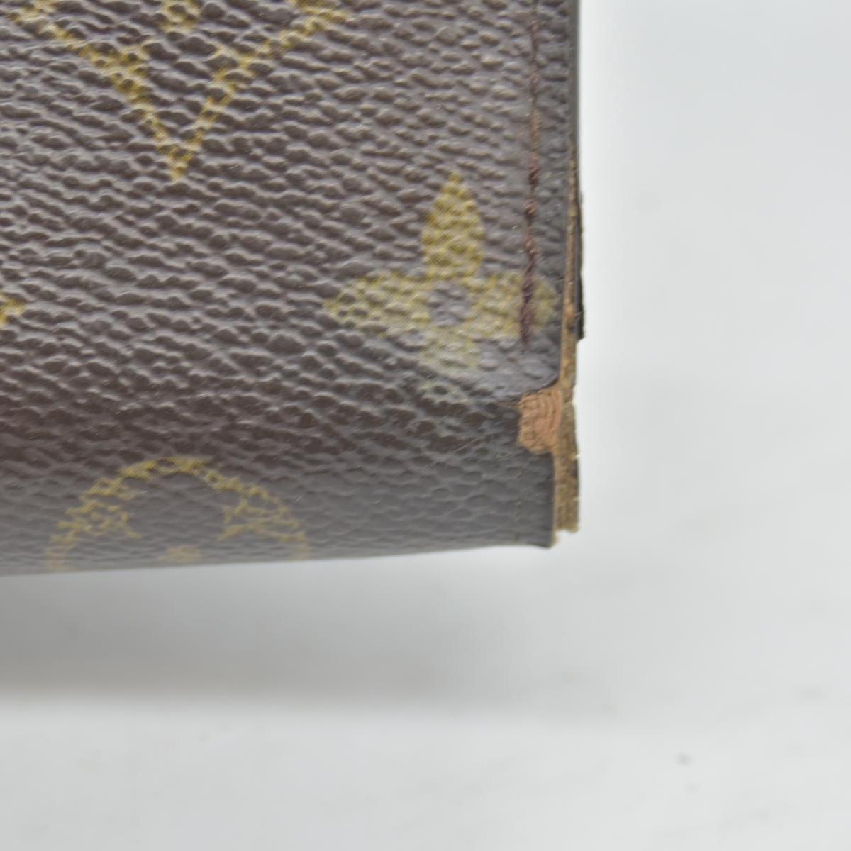 $750 Louis Vuitton Kisslock French Wallet CA0015