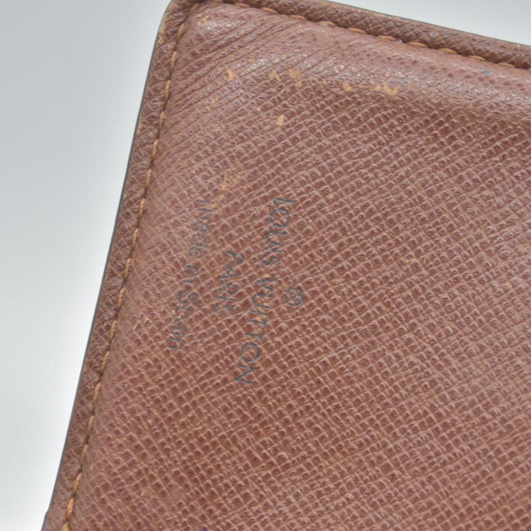 $750 Louis Vuitton Kisslock French Wallet MI0013