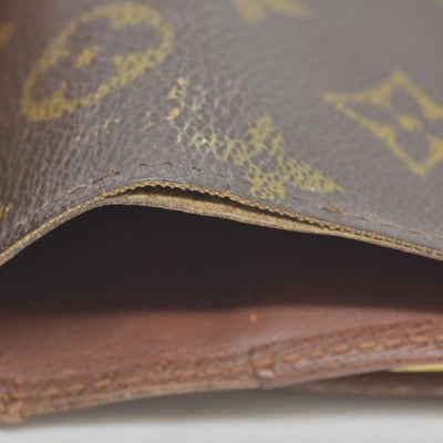$750 Louis Vuitton Kisslock French Wallet CA0015