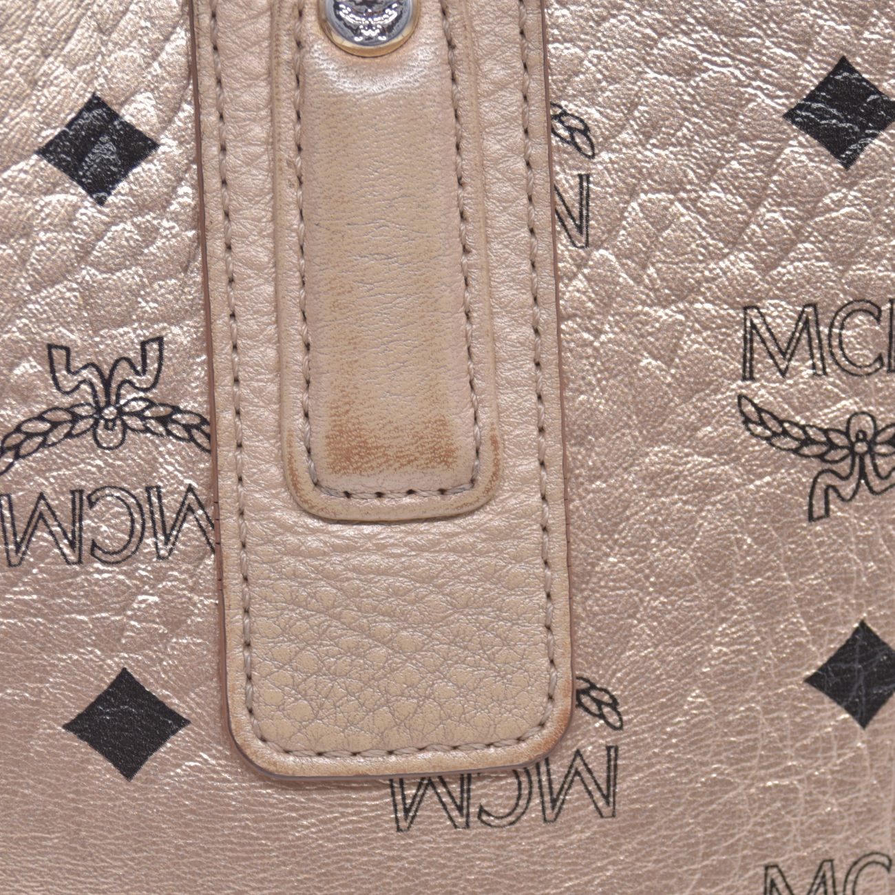 $950 MCM Metallic Visetos Medium Liz Reversible Shopper Tote Gold