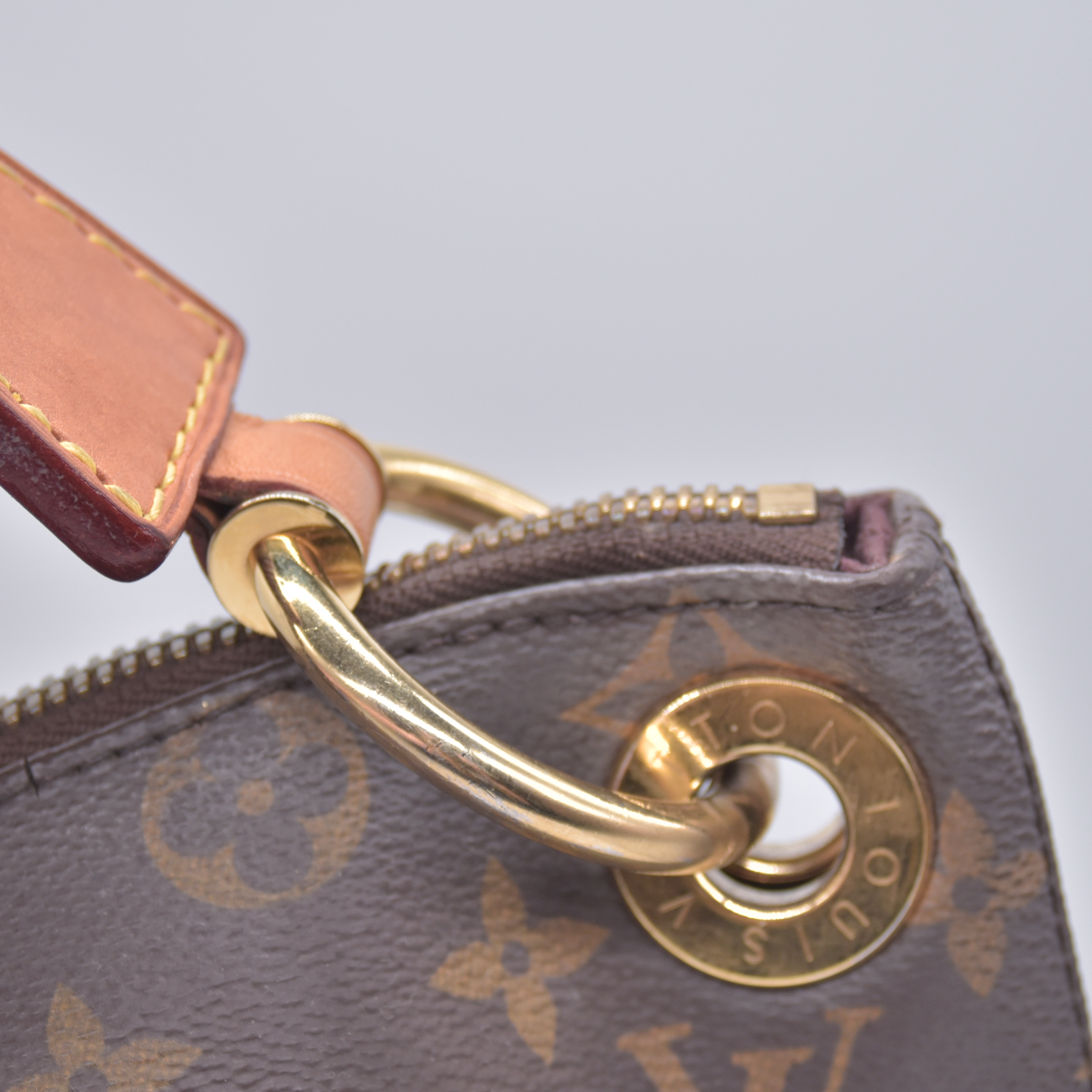 $1650 2017 Louis Vuitton Monogram Berri MM DU4157