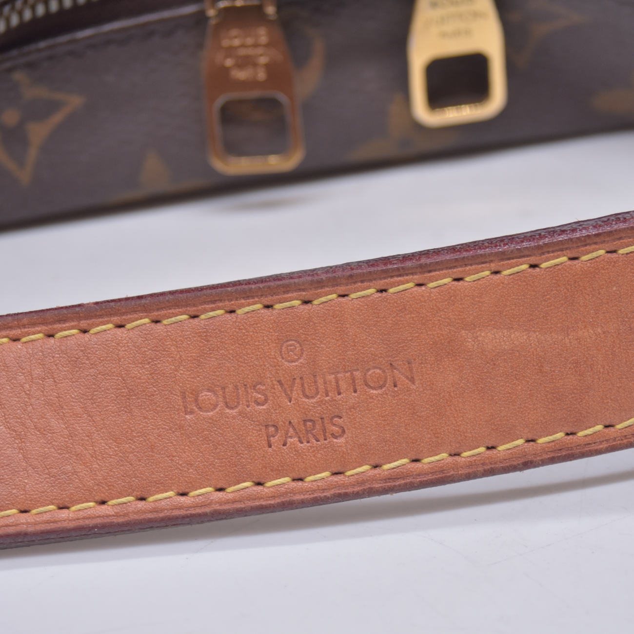 $1650 2017 Louis Vuitton Monogram Berri MM DU4157