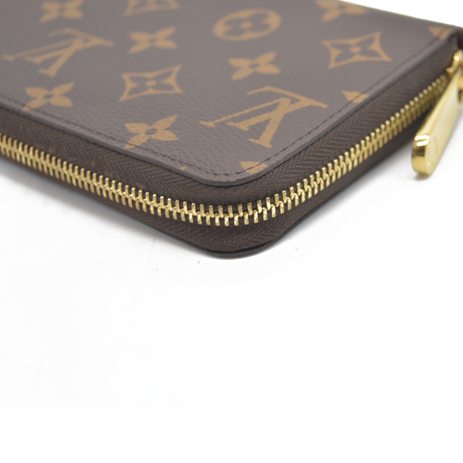 $915 Louis Vuitton Monogram Zippy Wallet RFID CONSIGNMENT AUCTION
