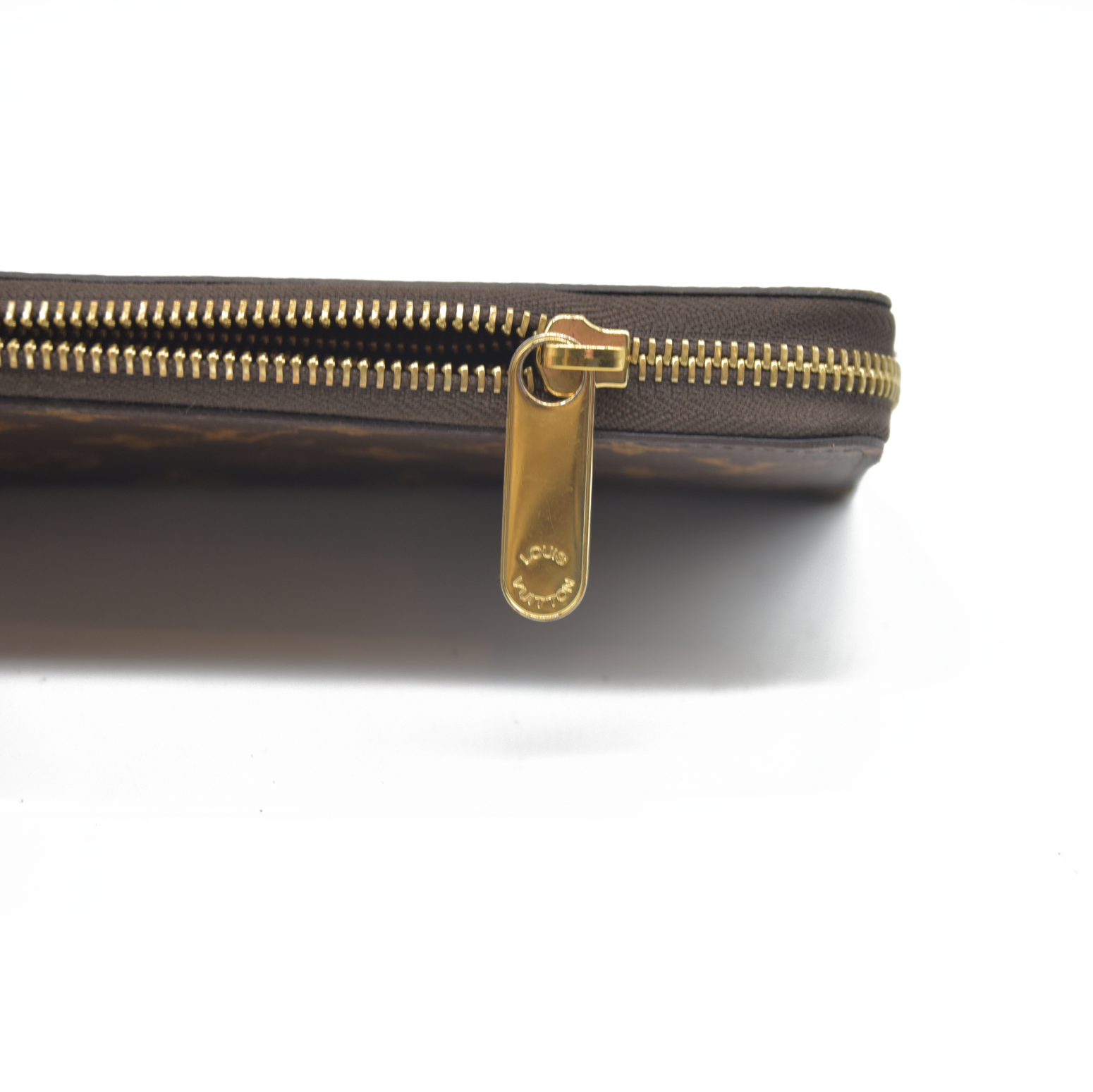 $915 Louis Vuitton Monogram Zippy Wallet RFID CONSIGNMENT AUCTION