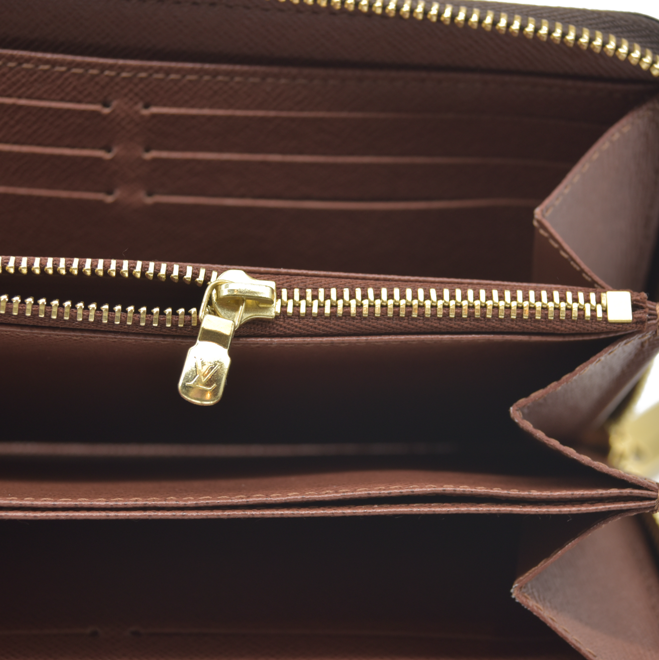 $915 Louis Vuitton Monogram Zippy Wallet RFID CONSIGNMENT AUCTION