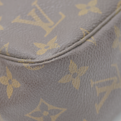 $600 1989 LOUIS VUITTON Monogram Trousse Toilette 23 Clutch Bag TH8911