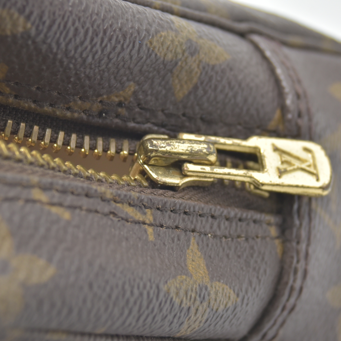 $600 1989 LOUIS VUITTON Monogram Trousse Toilette 23 Clutch Bag TH8911