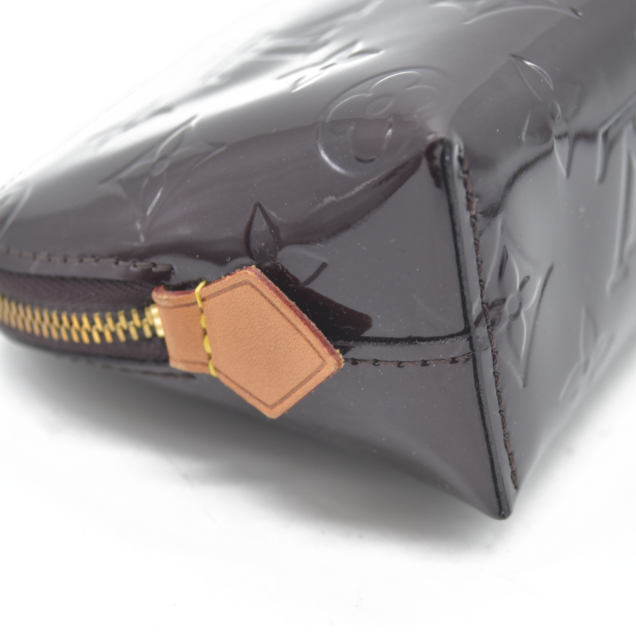 $530 LOUIS VUITTON Vernis Cosmetic Pouch Amarante CONSIGMENT AUCTION