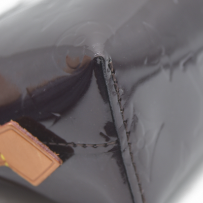 $530 LOUIS VUITTON Vernis Cosmetic Pouch Amarante CONSIGMENT AUCTION