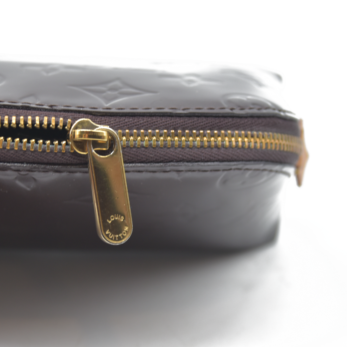 $530 LOUIS VUITTON Vernis Cosmetic Pouch Amarante CONSIGMENT AUCTION