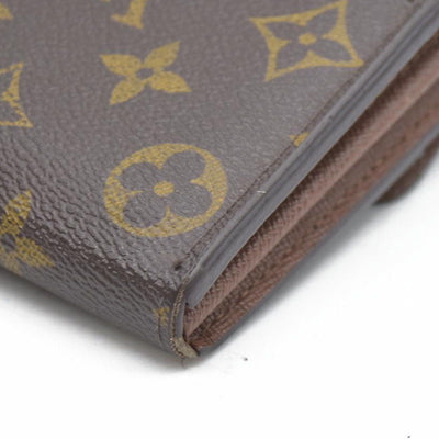 AUCTION $725 Louis Vuitton Monogram Sarah Wallet (no date code)