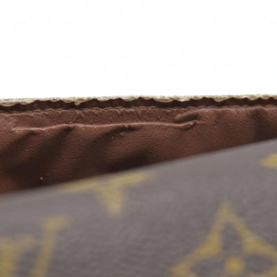 AUCTION $725 Louis Vuitton Monogram Sarah Wallet (no date code)