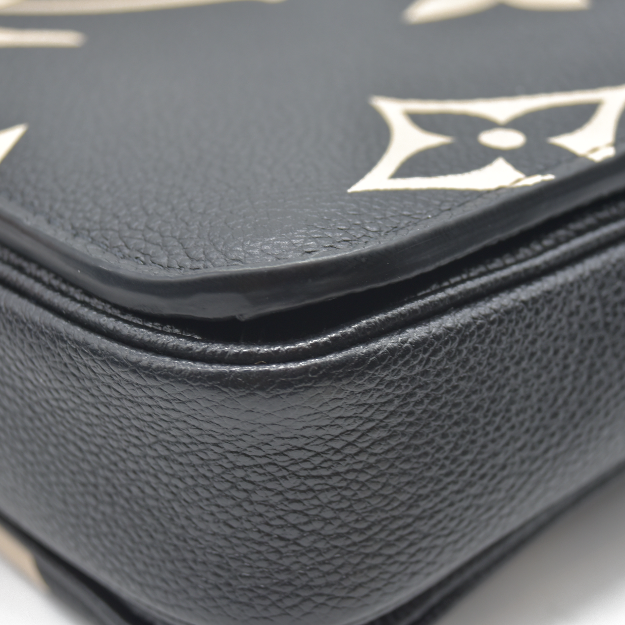 $3150 Louis Vuitton Empreinte Monogram Giant Pochette Metis Black Beige Bicolor CONSIGNMENT