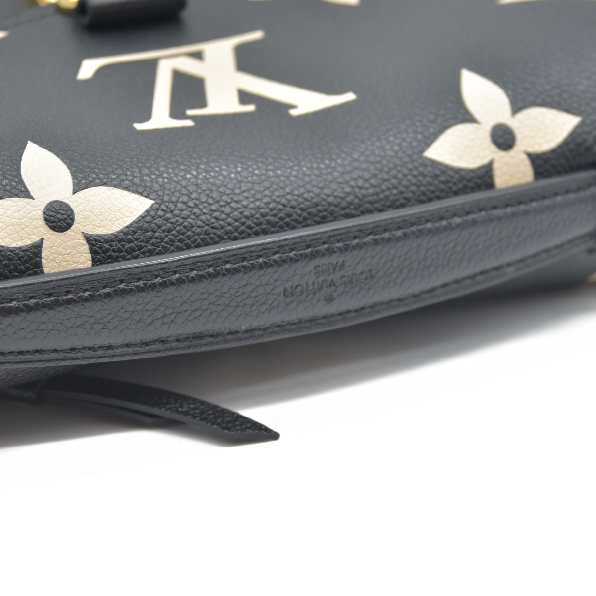 $3150 Louis Vuitton Empreinte Monogram Giant Pochette Metis Black Beige Bicolor CONSIGNMENT