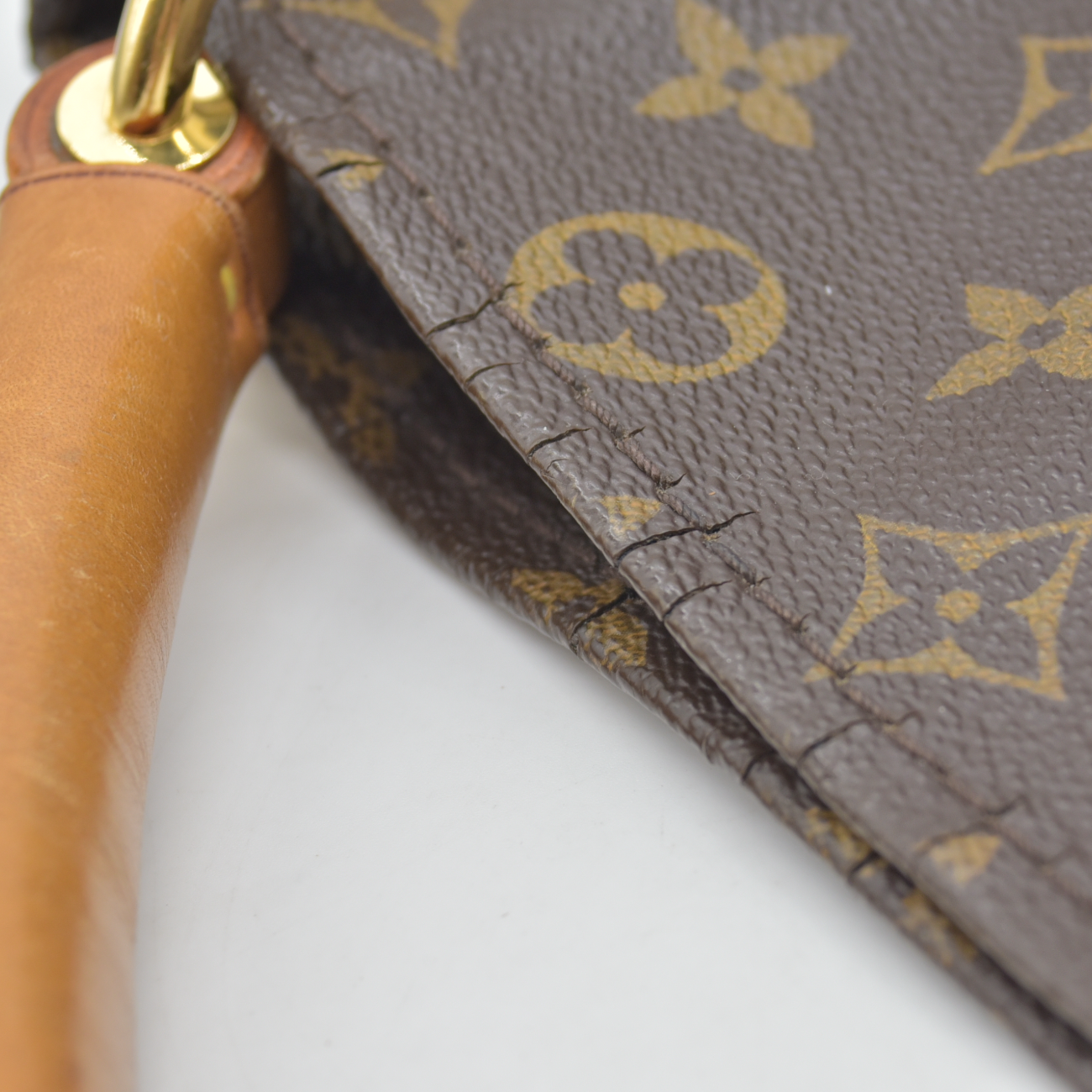 $2500 2011 Louis Vuitton  LV Monogram Artsy MM SD2191