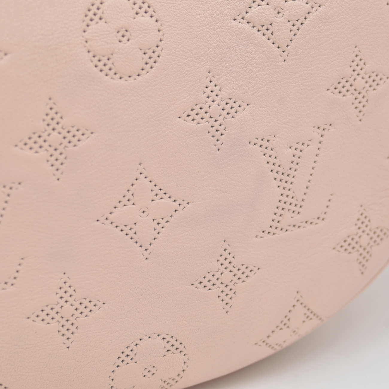 $3000 2024 Louis Vuitton Cruise Perforated Monogram Flower Ring Loop