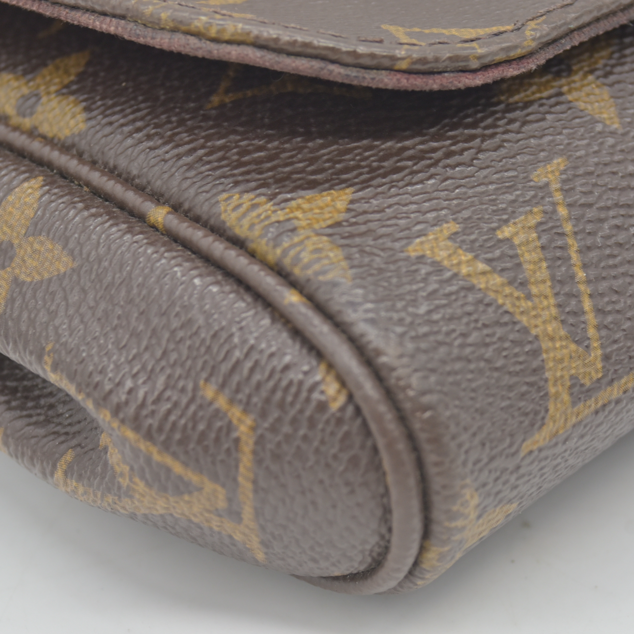 $1490 2015 Louis Vuitton  Monogram Favorite PM FL4145