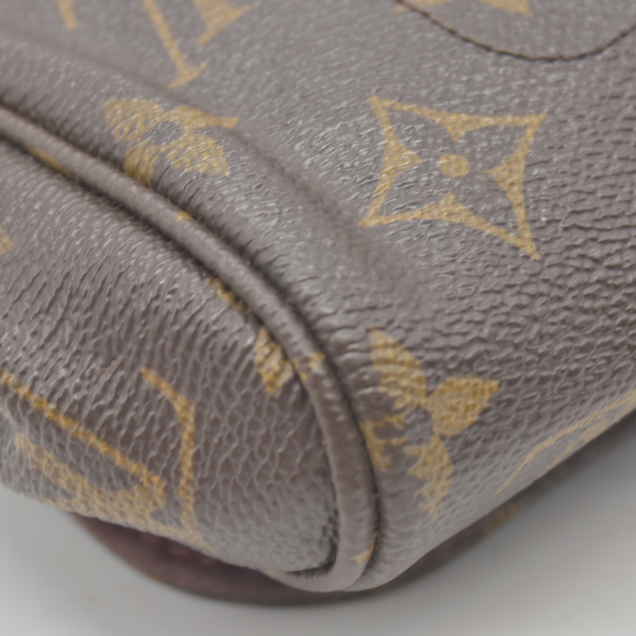 $1490 2015 Louis Vuitton  Monogram Favorite PM FL4145