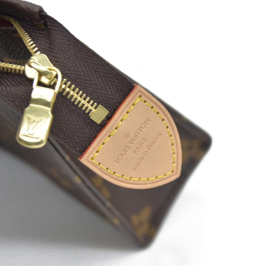 $885 RFID Louis Vuitton  Monogram Toiletry Pouch 19 Red CONSIGNMENT