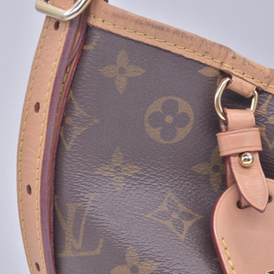 $2940 RFID Louis Vuitton Monogram Carryall PM