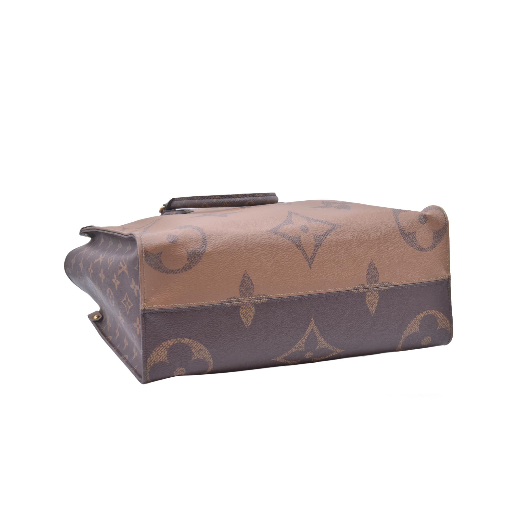 $3300 RFID Louis Vuitton Reverse Monogram Giant Onthego MM