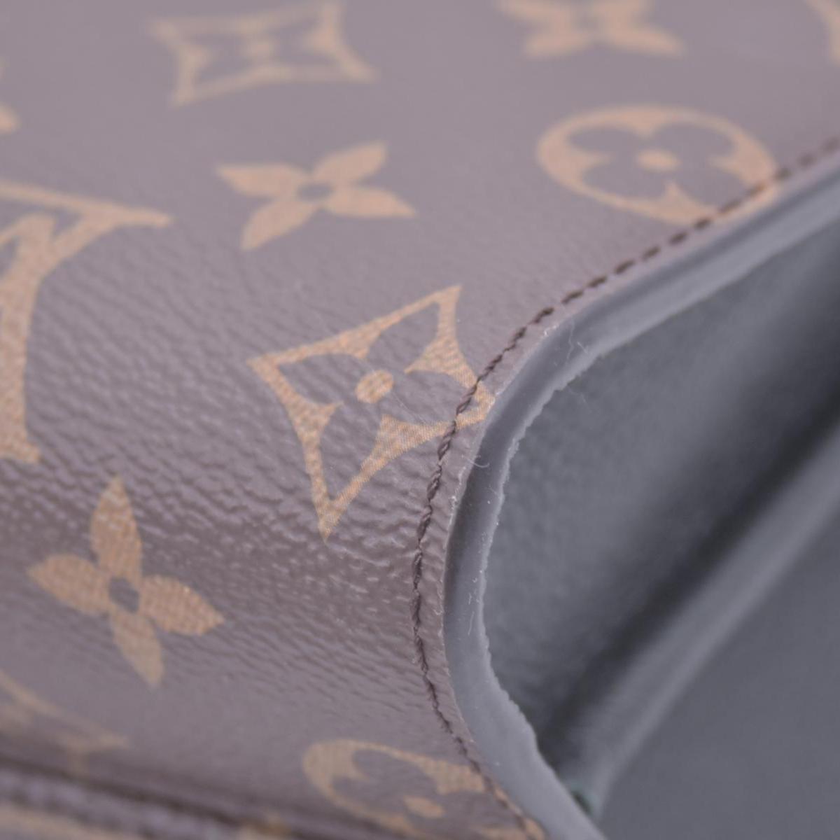 $2830 2018 Louis Vuitton Monogram Victoire Black CA4138
