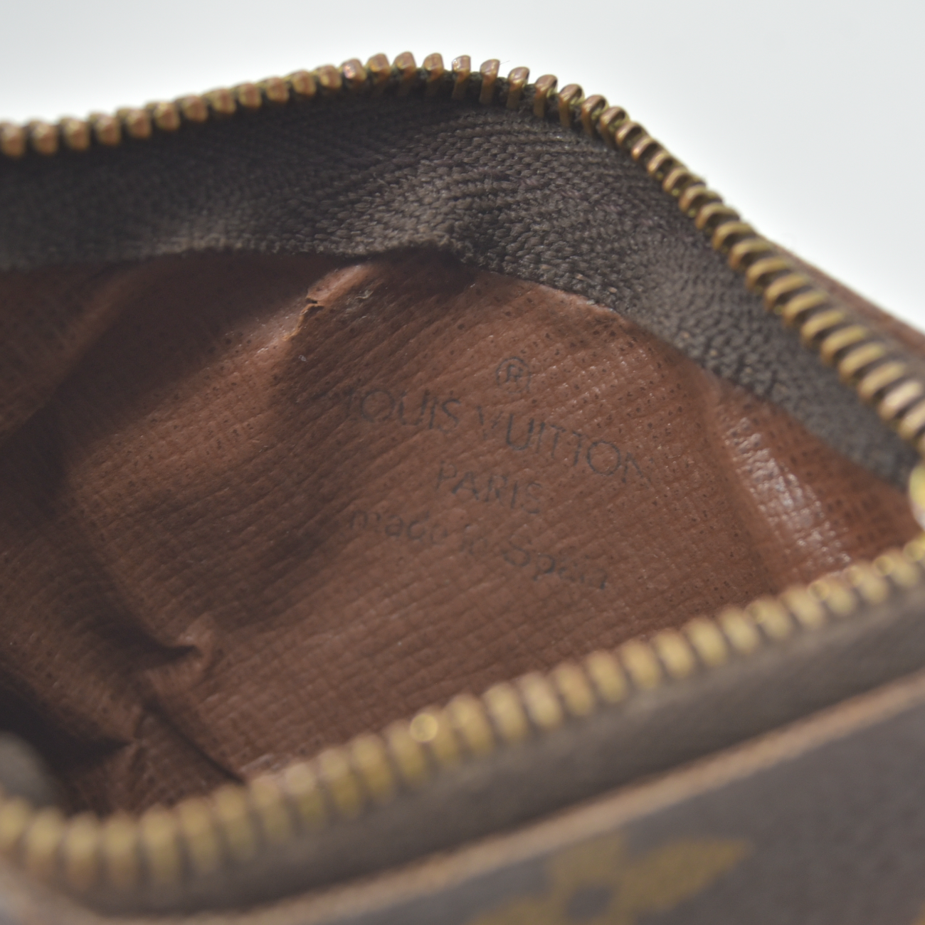 $345 2002 Louis Vuitton Monogram Key Pouch CA0012